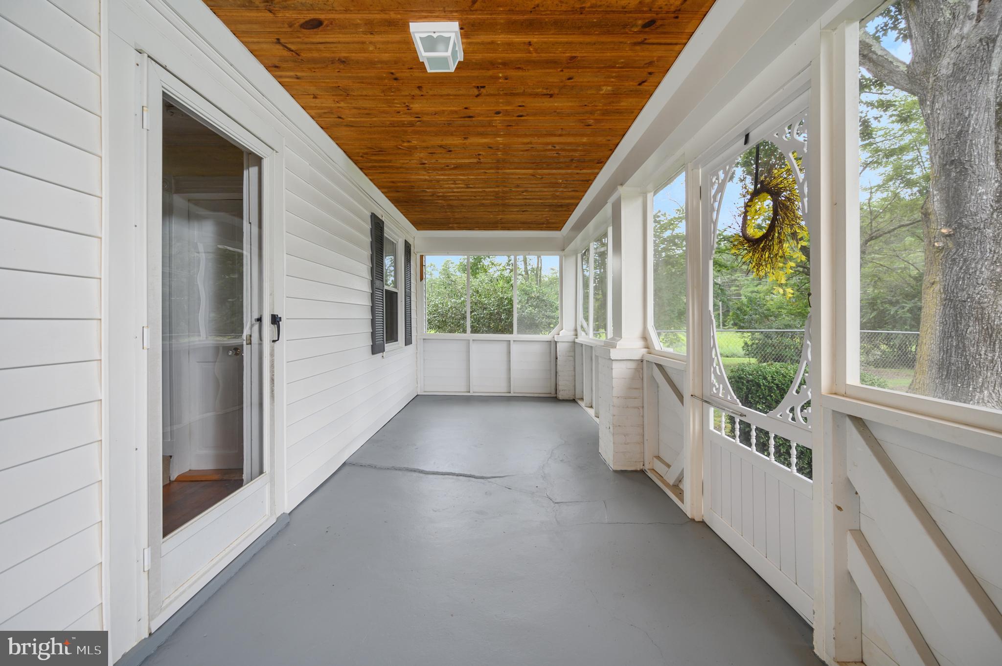 15390 Round Hill Road King George, VA 22485 - Photo 15 of 104 Full glass storm door!