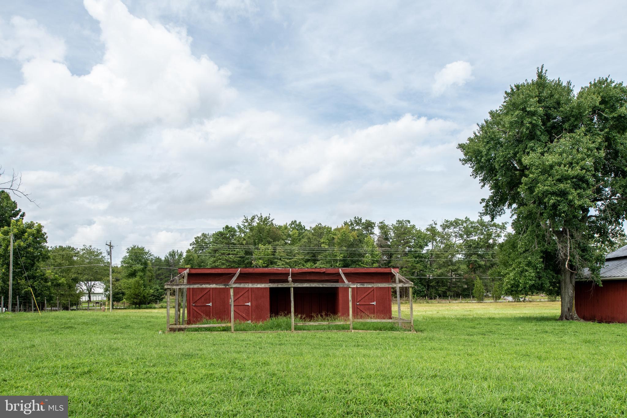 15390 Round Hill Road King George, VA 22485 - Photo 31 of 104 Duplex chicken coop has two closed area & bay!