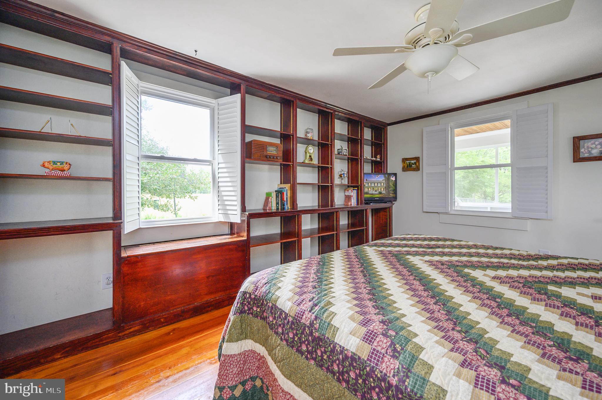 15390 Round Hill Road King George, VA 22485 - Photo 53 of 104 Built ins, wood floors, shutters, ceiling fan!