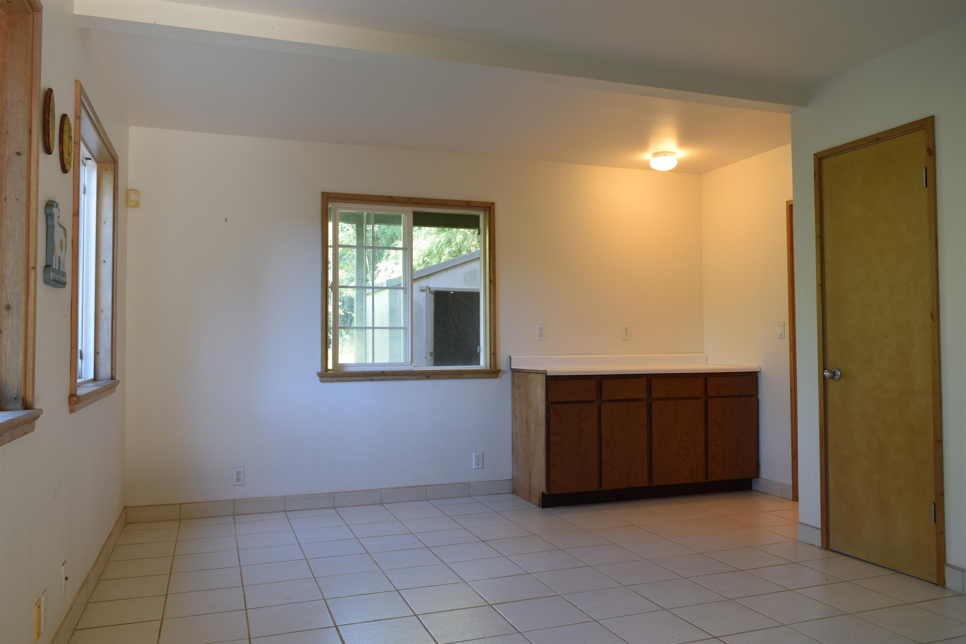 616 West Kuiaha Road Haiku, HI 96708 - Photo 13 of 30 an empty room with windows