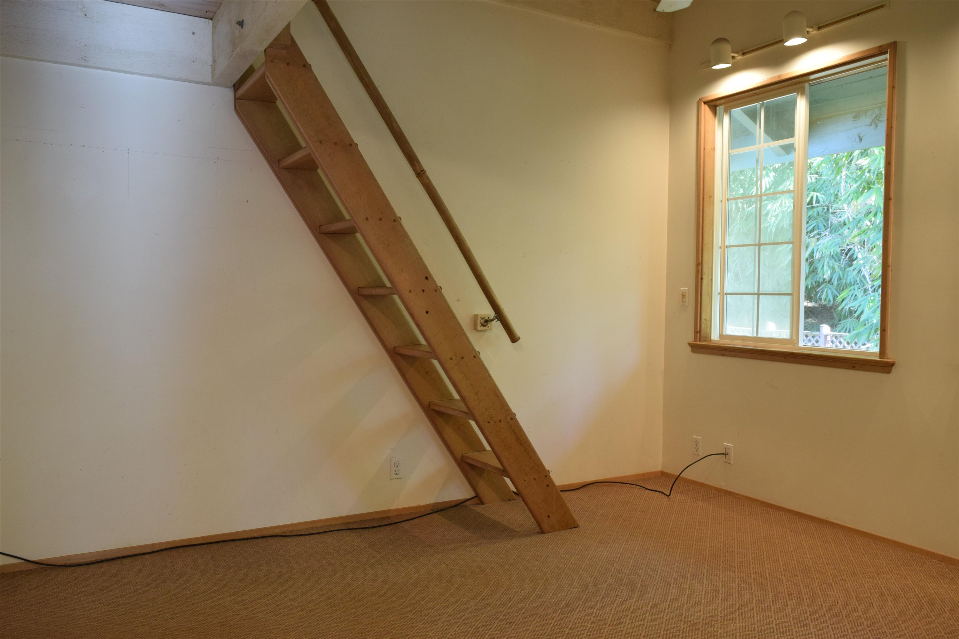 616 West Kuiaha Road Haiku, HI 96708 - Photo 24 of 30 a view of an entryway