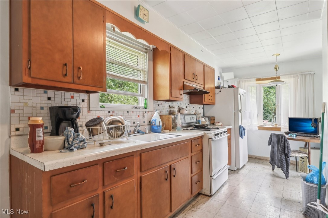 1509 Parkhill Road Cleveland Heights, OH 44121 - Photo 9 of 27