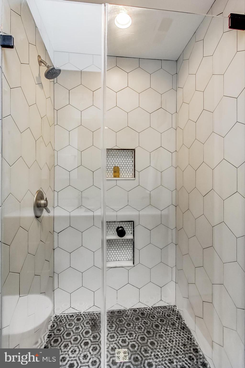 331 9th Street Southeast Washington, DC 20003 - Photo 21 of 36 Stunning and timeless finishes