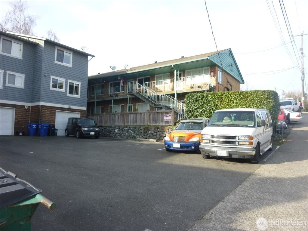 4130 36th Avenue Southwest Seattle, WA 98126 - Photo 4 of 22