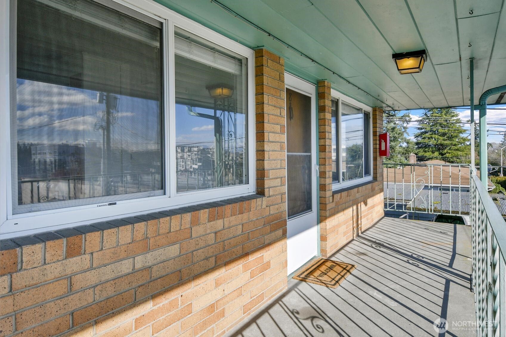 4130 36th Avenue Southwest Seattle, WA 98126 - Photo 5 of 22