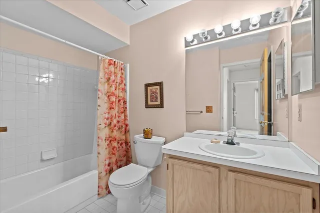 $186,000 | 44750 Bayview Drive, Unit 37, Novi, MI 48377