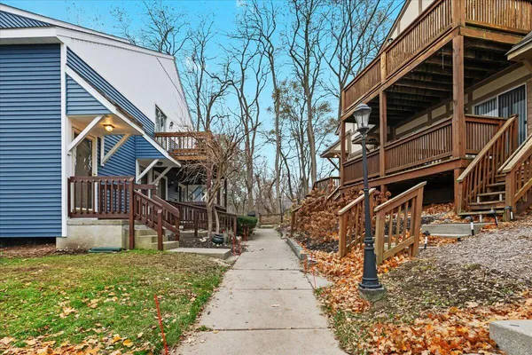 $186,000 | 44750 Bayview Drive, Unit 37, Novi, MI 48377