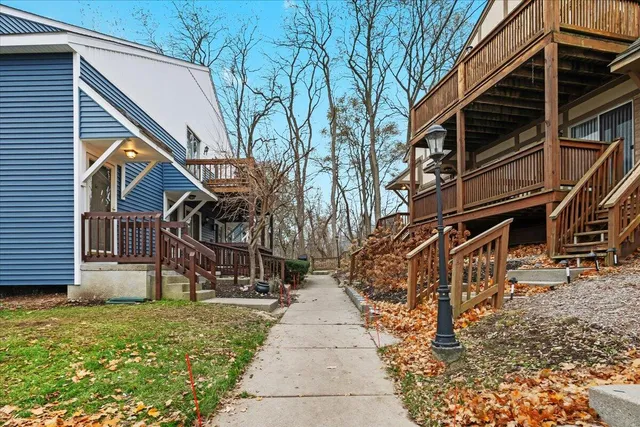 $186,000 | 44750 Bayview Drive, Unit 37, Novi, MI 48377