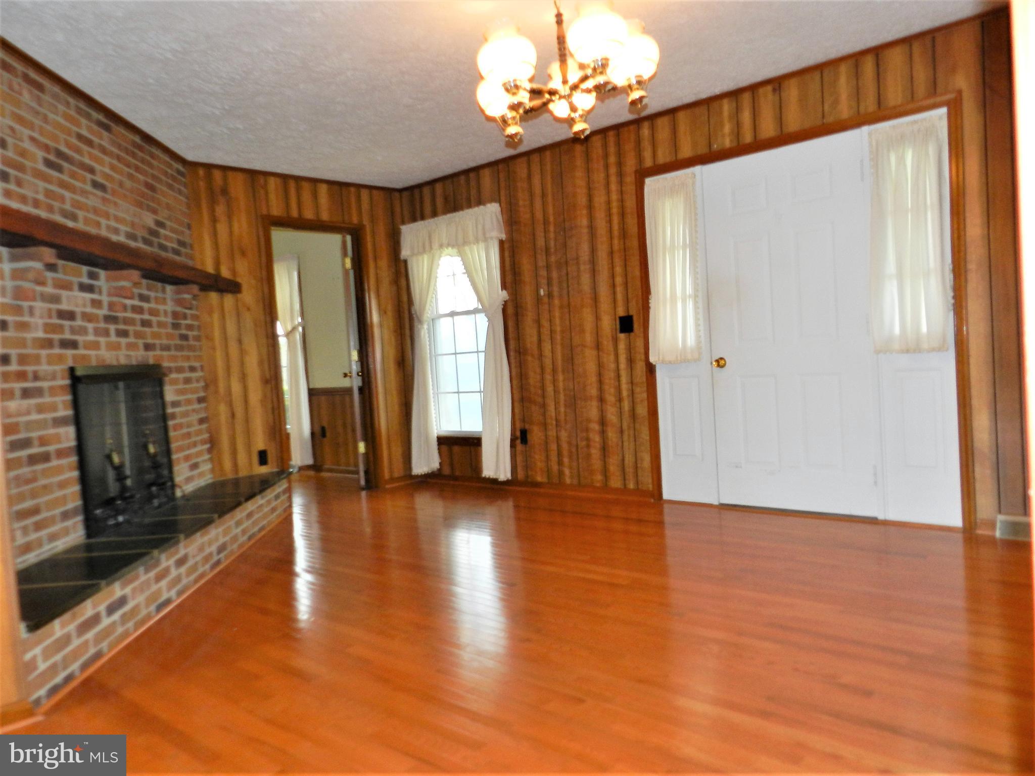 11269 Old Stillhouse Road Boston, VA 22713 - Photo 23 of 77 Living room w/ Gas Log Fireplace