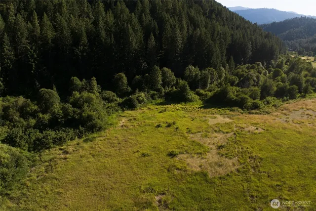 a picture of a bathroom