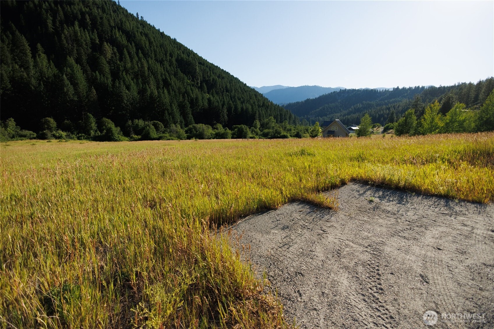 10479 Eagle Creek Road Leavenworth, WA 98826 - Photo 20 of 25 a view of swimming pool and mountain