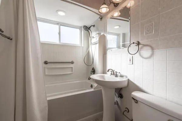$2,400 | 12118 Brisbane Avenue, Farmers Branch, TX 75234
