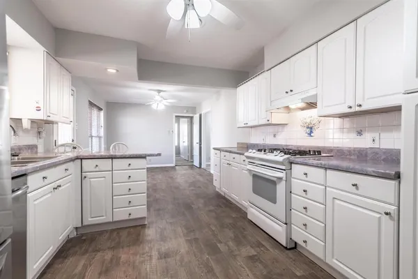 $2,400 | 12118 Brisbane Avenue, Farmers Branch, TX 75234