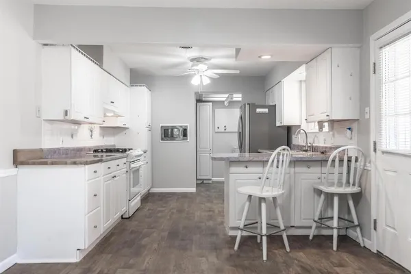 $2,400 | 12118 Brisbane Avenue, Farmers Branch, TX 75234