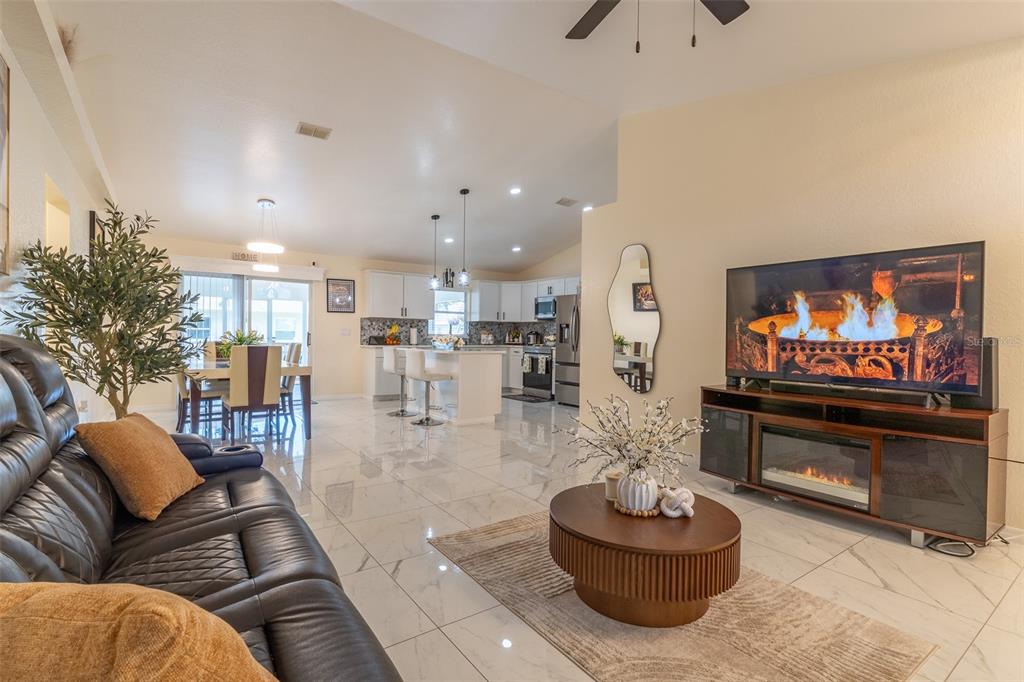 930 Hicks Road Lakeland, FL 33813 - Photo 4 of 22