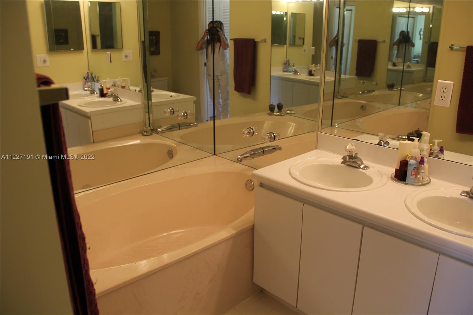 555 Racquet Club Road, Unit 27 Weston, FL 33326 - Photo 36 of 60 Gallery Image 36