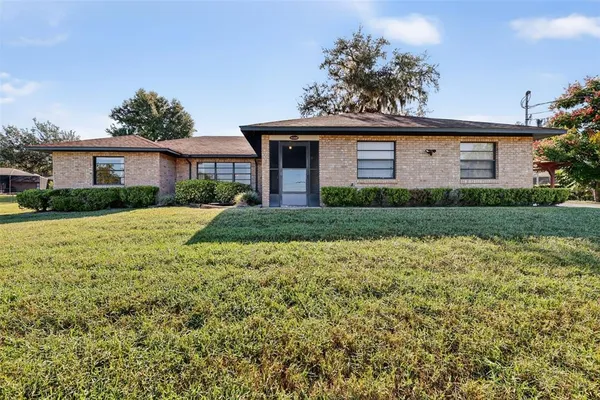 $380,000 | 41348 Silver Drive, Umatilla, FL 32784