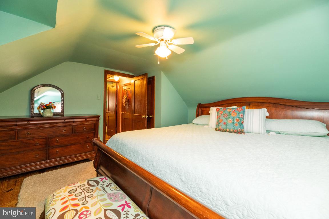 519 Cresswell Road Baltimore, MD 21225 - Photo 20 of 40 Bedroom 2 upstairs