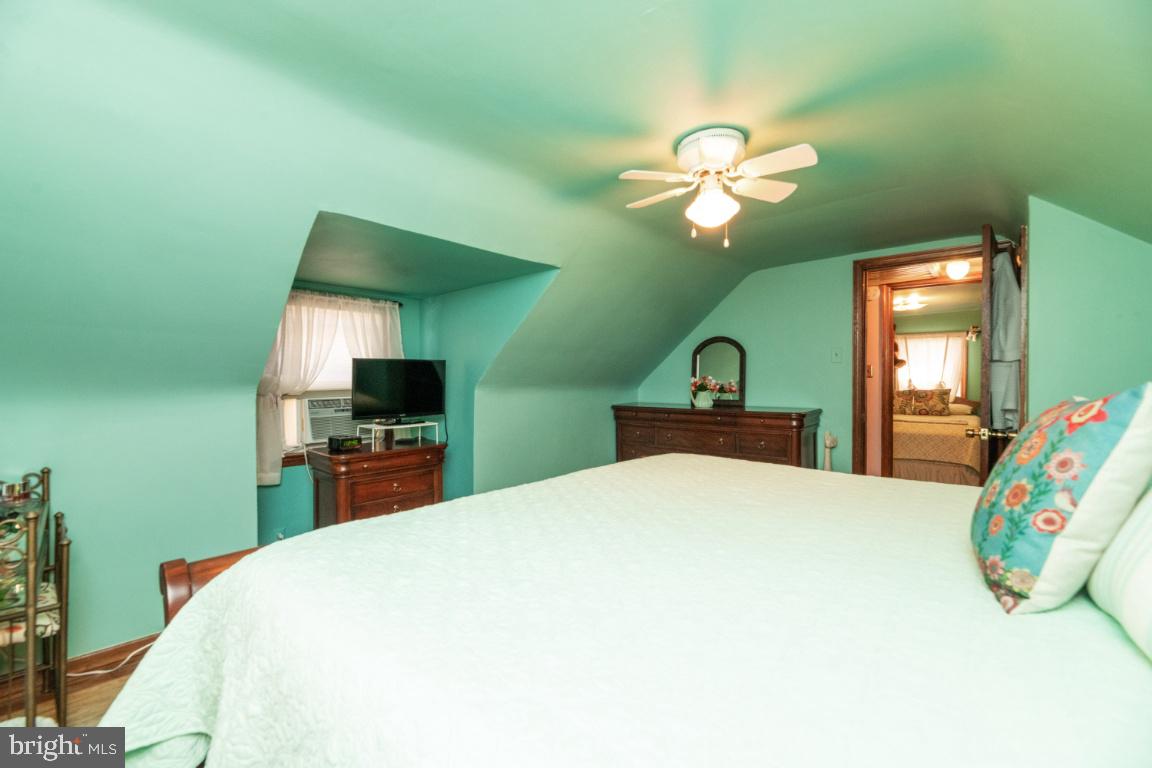 519 Cresswell Road Baltimore, MD 21225 - Photo 22 of 40 Bedroom 2