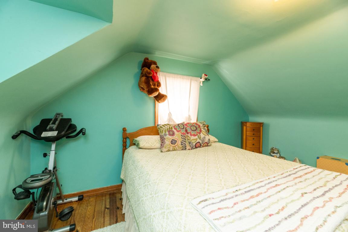 519 Cresswell Road Baltimore, MD 21225 - Photo 23 of 40 Bedroom 3
