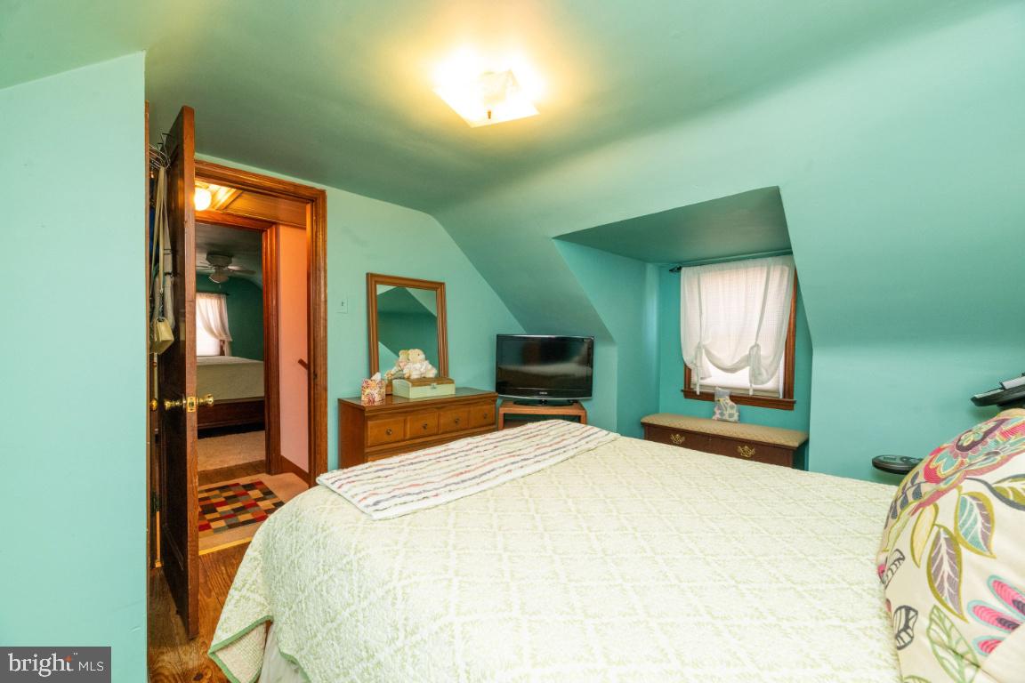 519 Cresswell Road Baltimore, MD 21225 - Photo 24 of 40 Bedroom 3