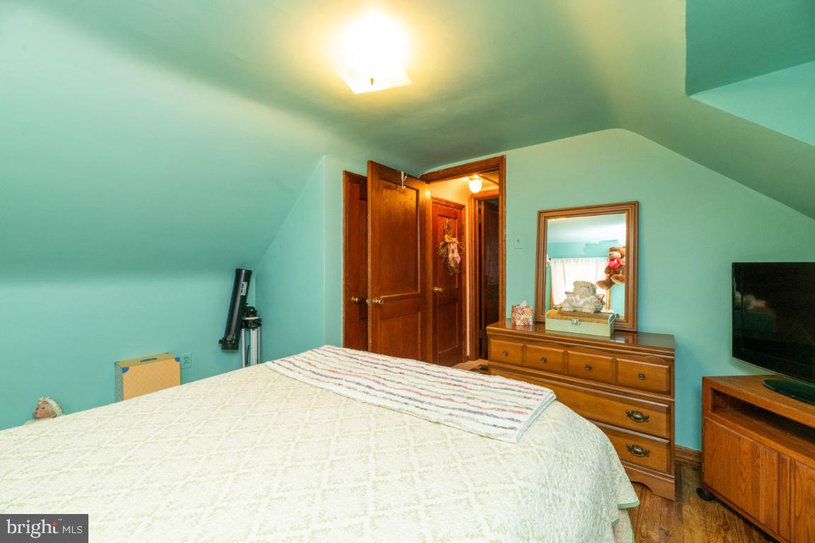 519 Cresswell Road Baltimore, MD 21225 - Photo 25 of 40 Bedroom 3