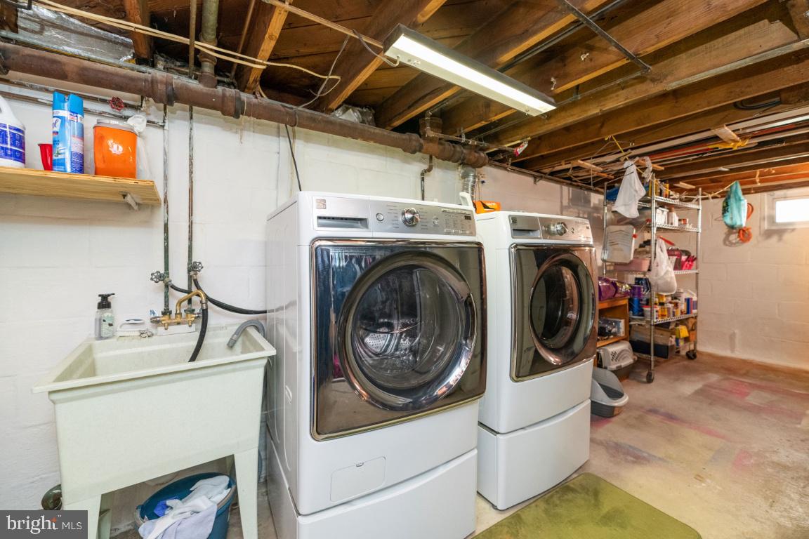 519 Cresswell Road Baltimore, MD 21225 - Photo 27 of 40 Laundry Room - Appliances stay with house