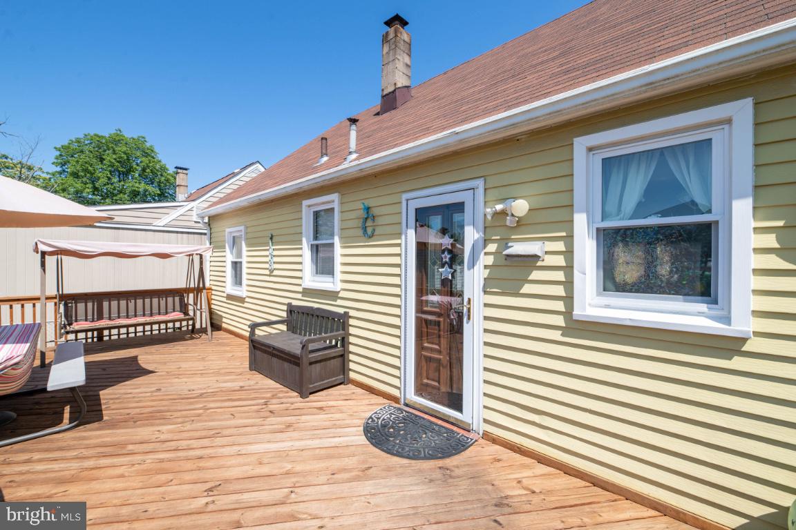 519 Cresswell Road Baltimore, MD 21225 - Photo 33 of 40 Large outside deck