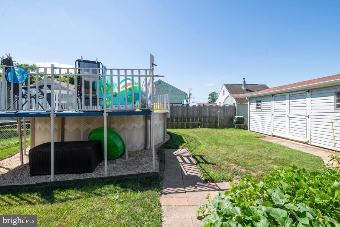 519 Cresswell Road Baltimore, MD 21225 - Photo 35 of 40 Pool for those hot summer days!