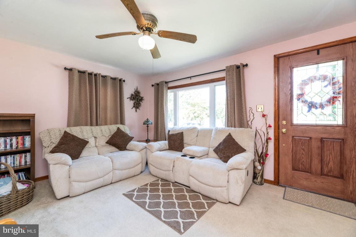 519 Cresswell Road Baltimore, MD 21225 - Photo 5 of 40 Living room