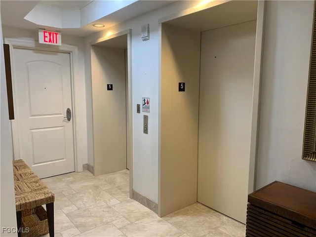 a view of a utility room