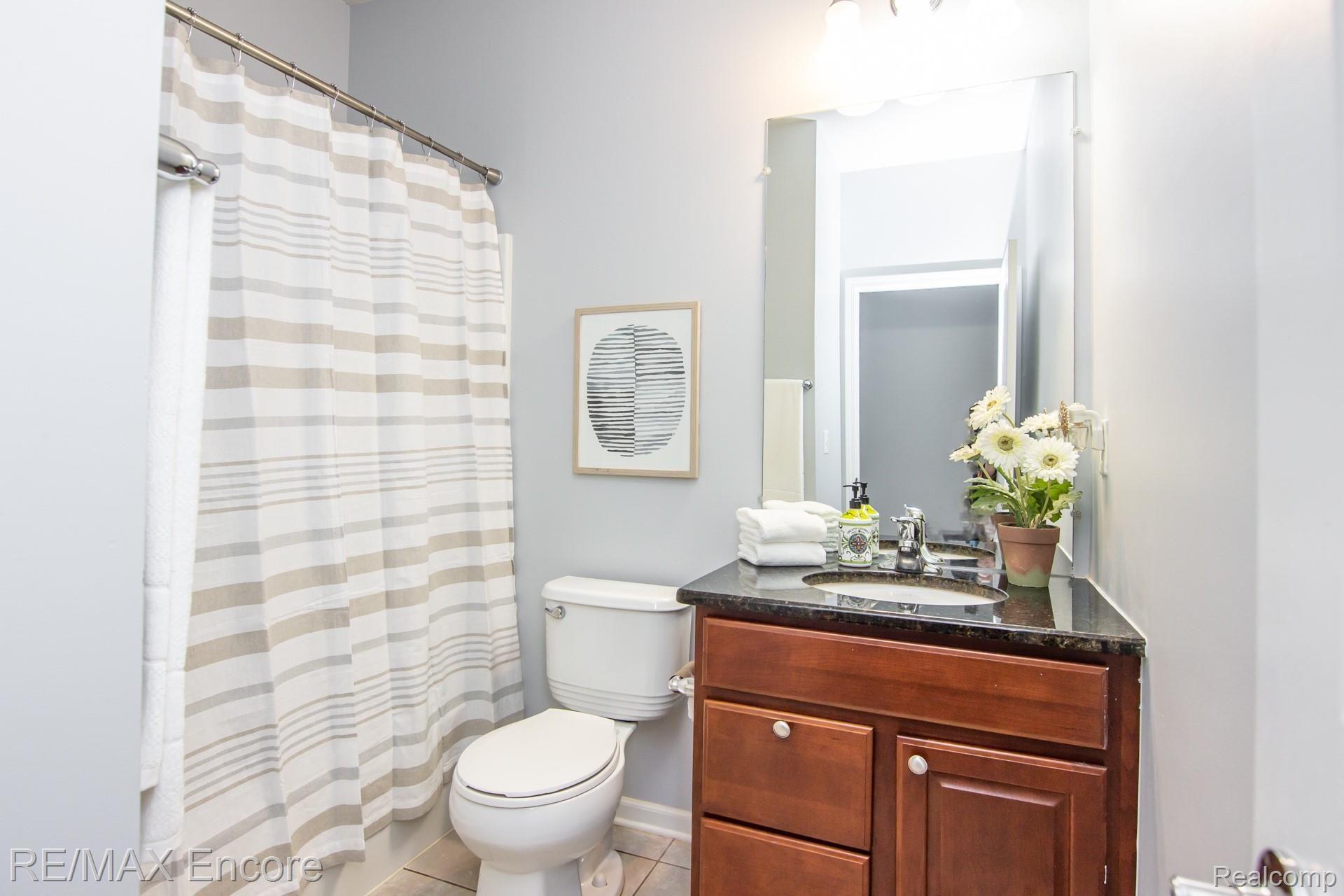 49776 Gracechurch Road Macomb, MI 48044 - Photo 19 of 40 First Floor Full Bath