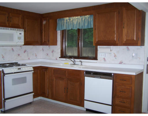 4 Barrows Road Reading, MA 01867 - Photo 3 of 10