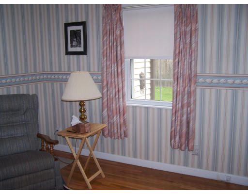 4 Barrows Road Reading, MA 01867 - Photo 4 of 10