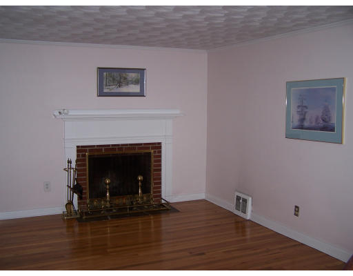 4 Barrows Road Reading, MA 01867 - Photo 6 of 10