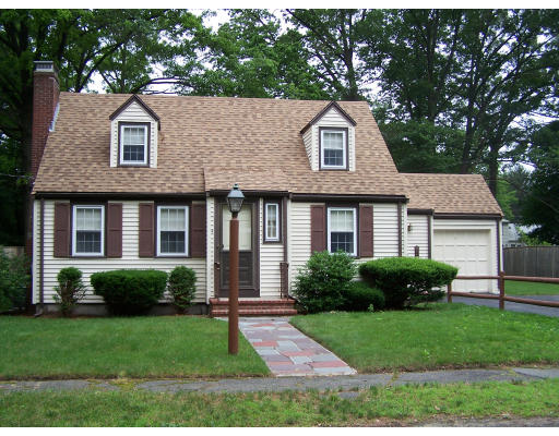 4 Barrows Road Reading, MA 01867 - Photo 9 of 10