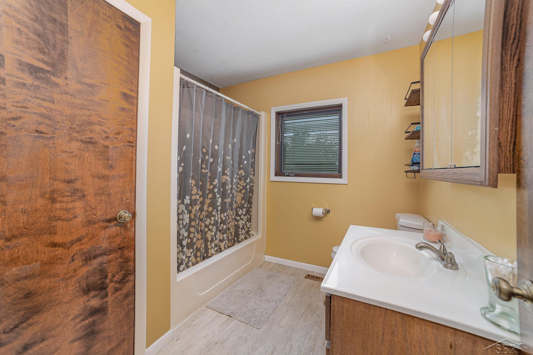 1544 South Miller Road Saginaw, MI 48609 - Photo 16 of 47 50133771-A7B81A4F-605C-44E3-AAC8-2DAA89BA85A1.JPG