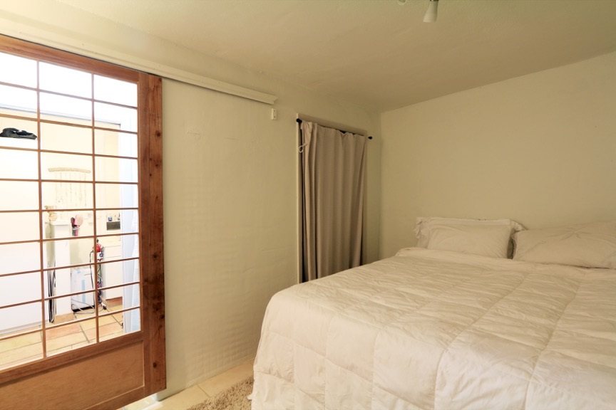 84 South Holokai Road Haiku, HI 96708 - Photo 14 of 17 a large bed in a bedroom next to a window