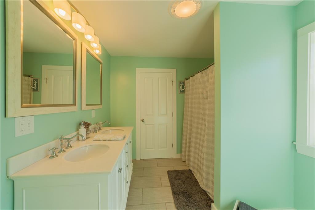 190 River Road Edgecomb, ME 04556 - Photo 20 of 27 The second bath with tub/shower,...