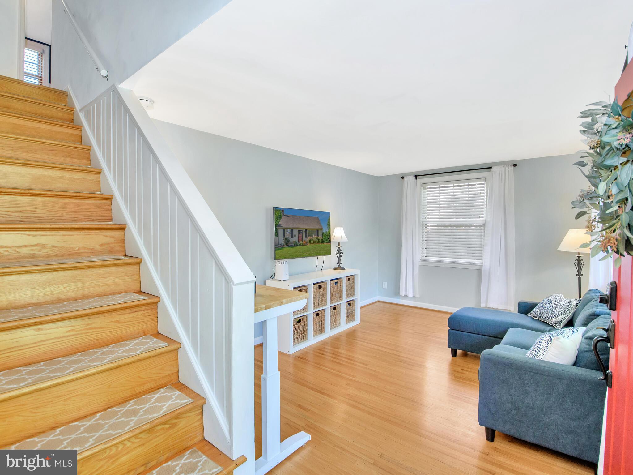 432 Harwicke Road Springfield, PA 19064 - Photo 3 of 24 Living Rm