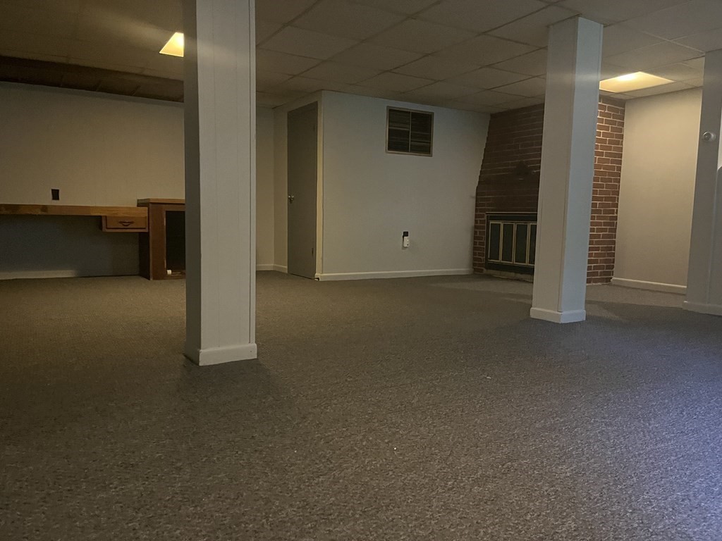 631 Allen Street Springfield, MA 01118 - Photo 15 of 15 an empty room with closet