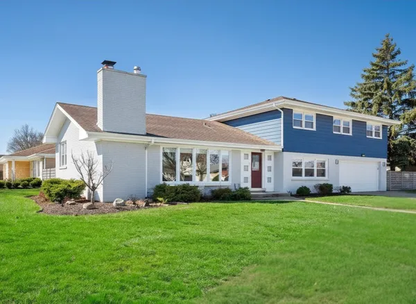 $825,000 | 452 East Adams Street, Elmhurst, IL 60126