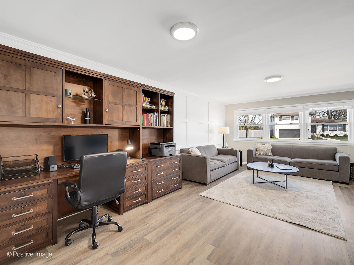 452 East Adams Street Elmhurst, IL 60126 - Photo 7 of 27 a livingroom with workspace and a couch