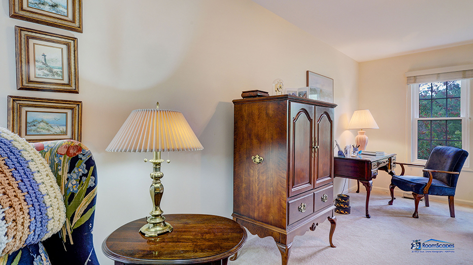 245 Pilgrims Path Gurnee, IL 60031 - Photo 19 of 54 a room with furniture and a lamp