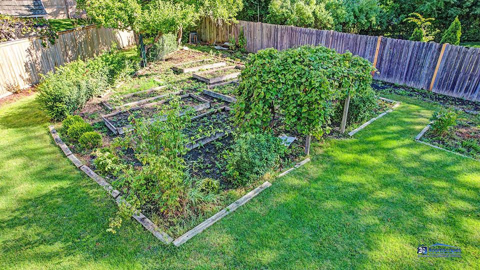 245 Pilgrims Path Gurnee, IL 60031 - Photo 44 of 54 a backyard of a house with lots of green space