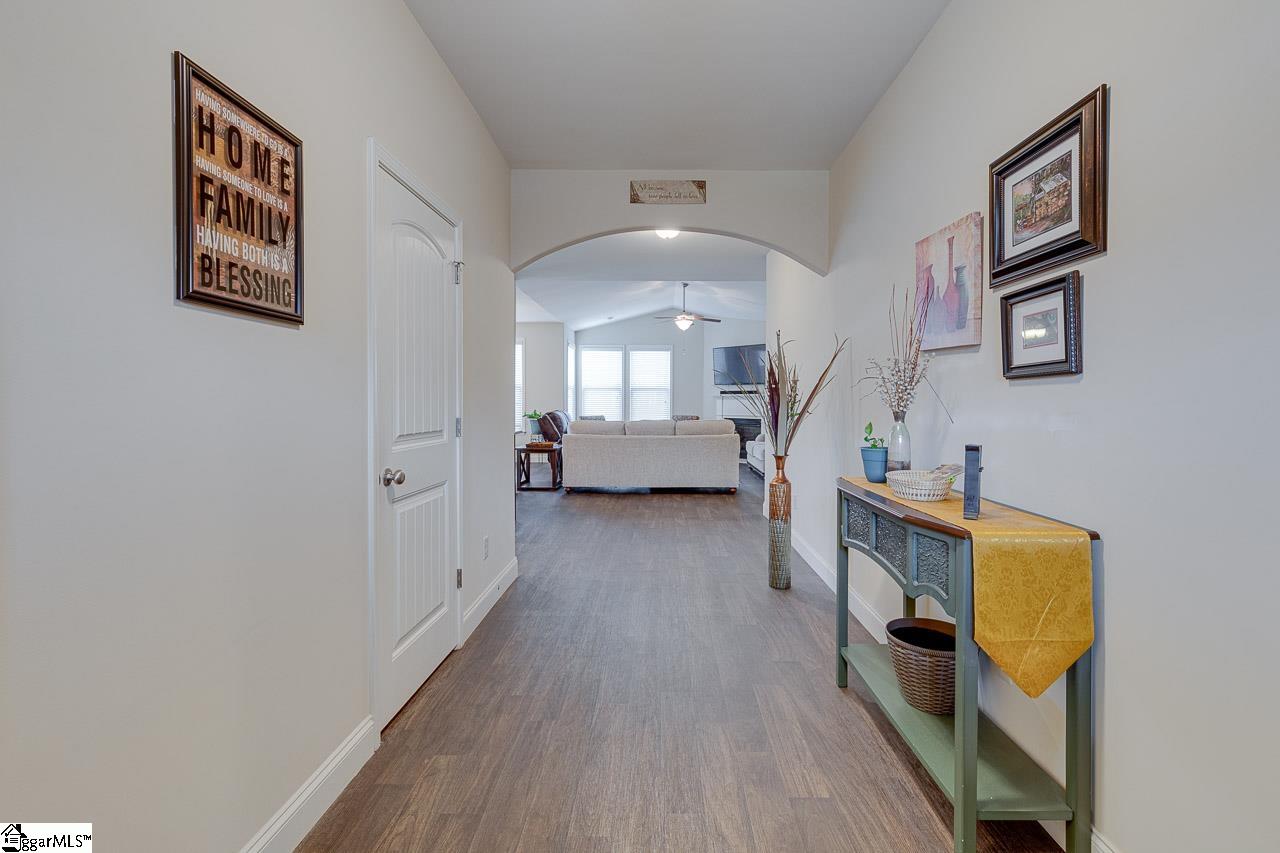208 Downs Road Greenville, SC 29617 - Photo 5 of 31 Gallery Image 5