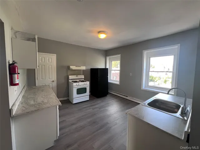 $2,300 | 488 Broadway, Newburgh, NY 12550