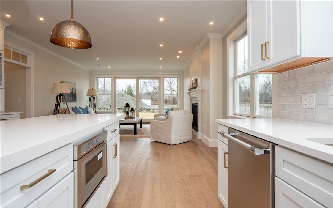 211 Morrison Avenue Middletown, RI 02842 - Photo 19 of 50