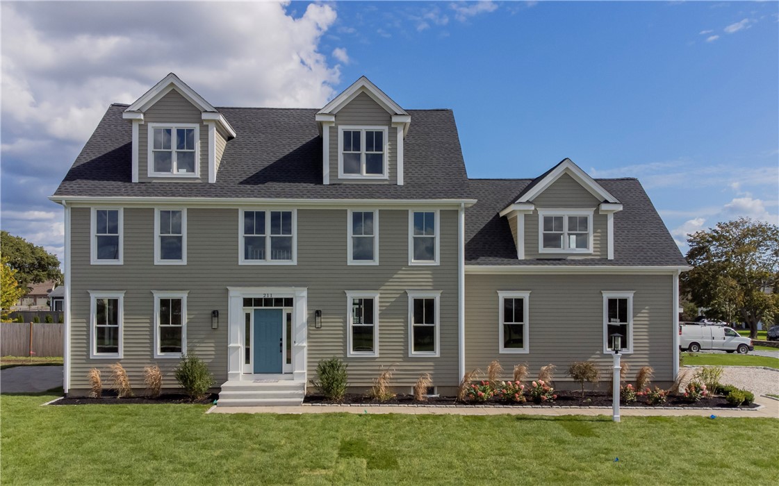 211 Morrison Avenue Middletown, RI 02842 - Photo 2 of 50