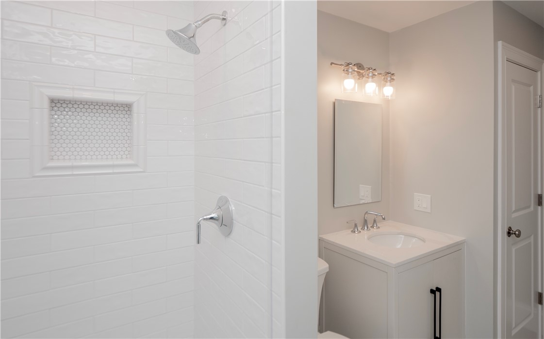 211 Morrison Avenue Middletown, RI 02842 - Photo 29 of 50